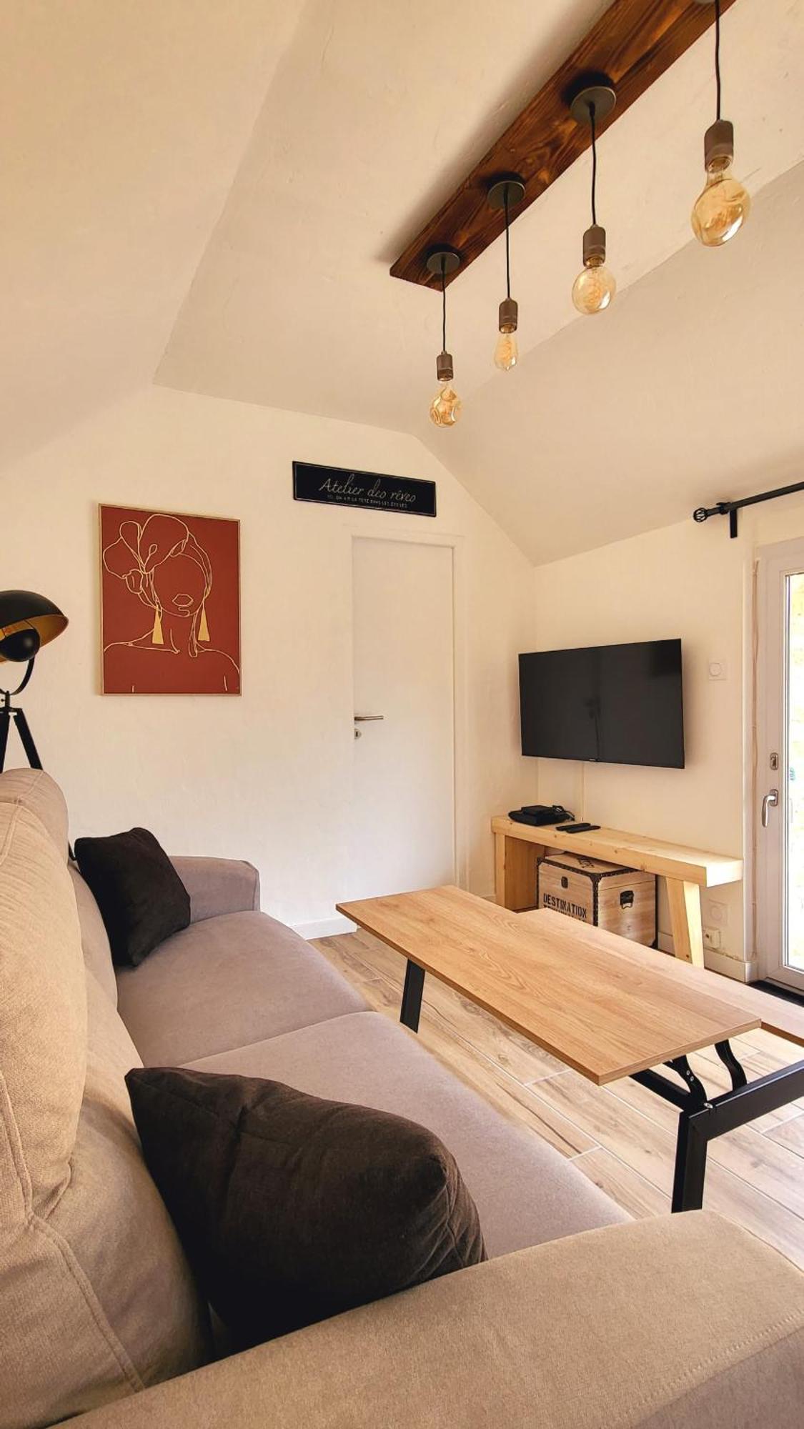 Holiday home Kerludi Le Ptit St Roch, De Charme 5km De La Ploudalmezeau